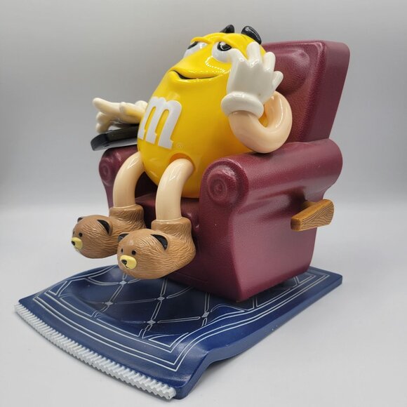 Vintage M&M Collectible Candy Dispenser Yellow Peanut MM on Recliner - Picture 6 of 9